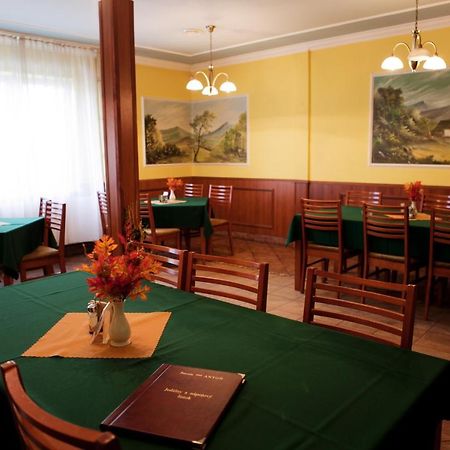 Penzion Anton Teplička nad Váhom Exterior foto